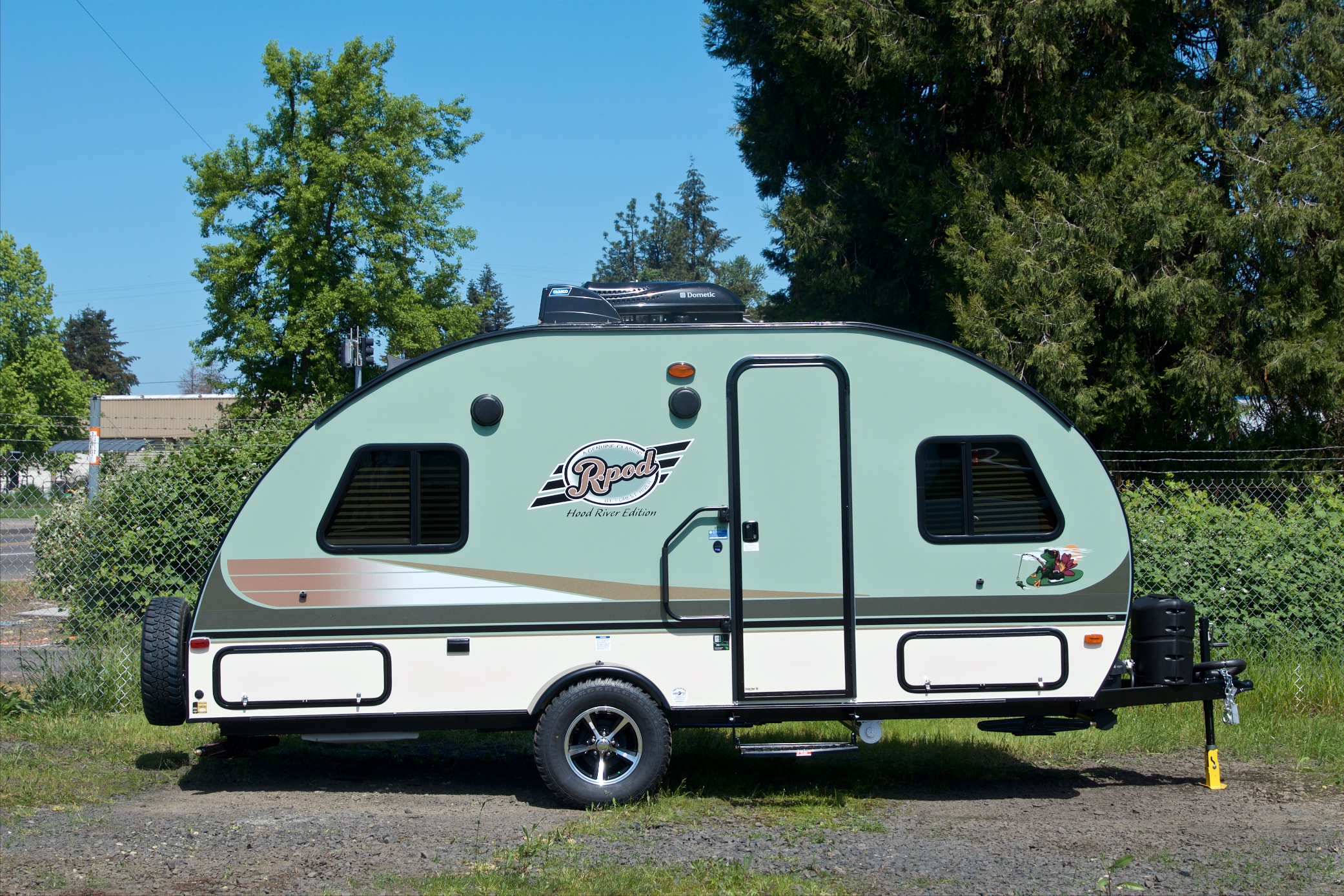 small travel trailers to rent